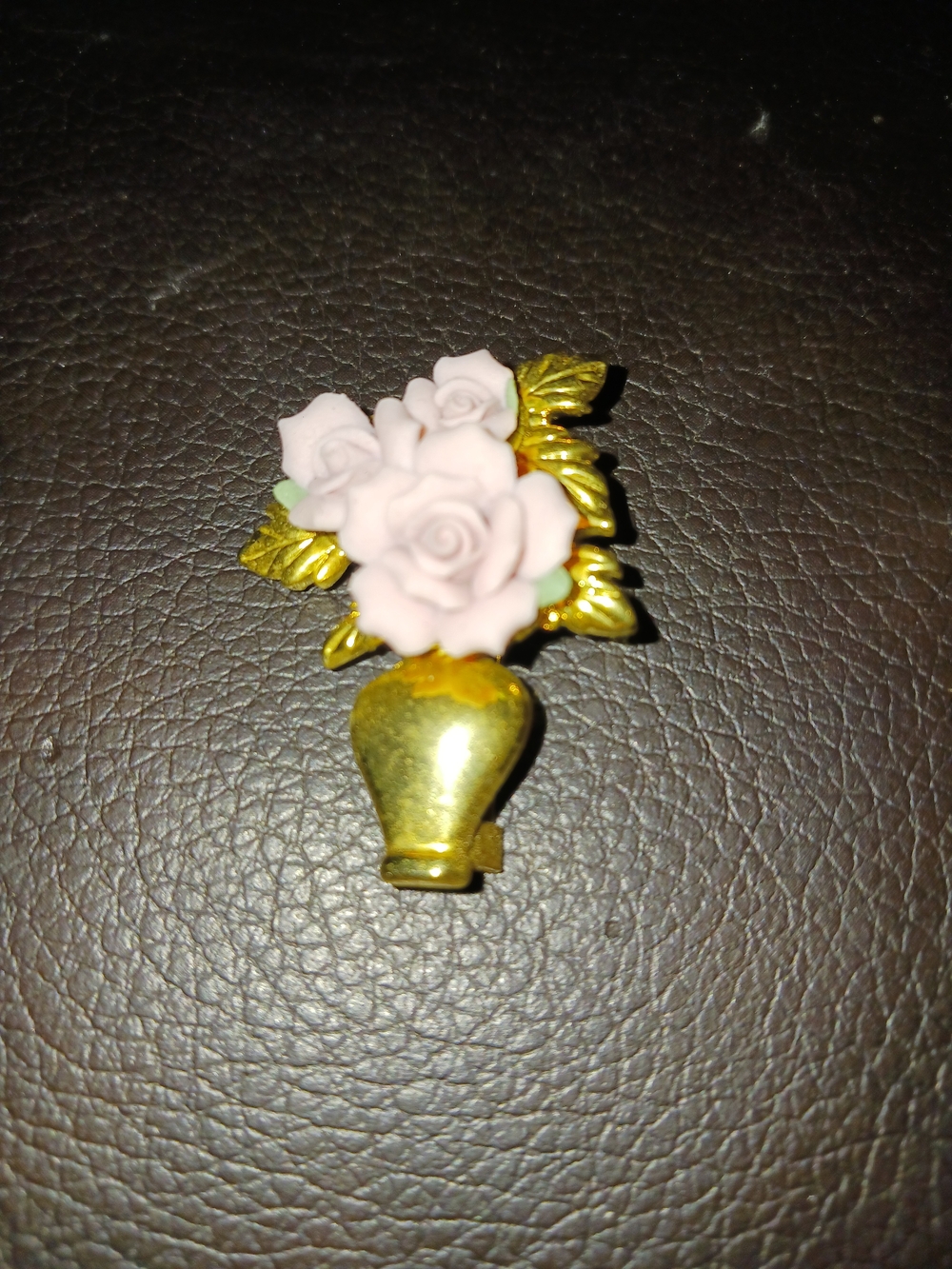 Avon Gold-tone Brooch with Soft Pink Rose Bouquet